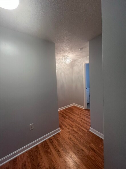 Building Photo - 775 Chicopee St