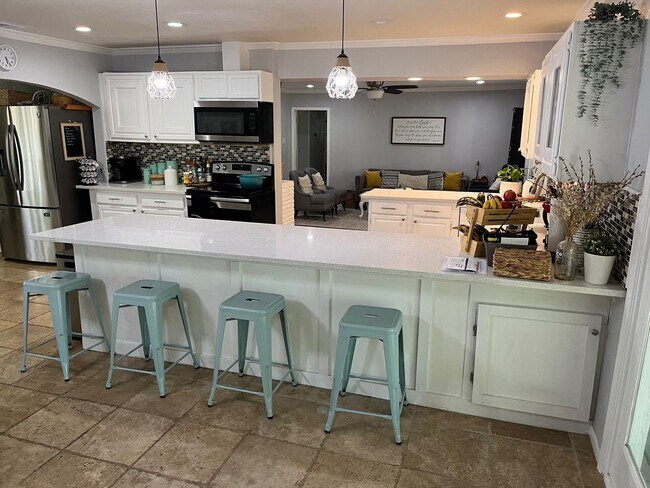 Building Photo - 830 Blackburn St