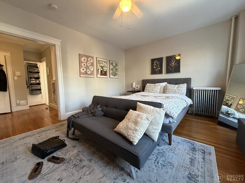 Building Photo - 11 Gray St