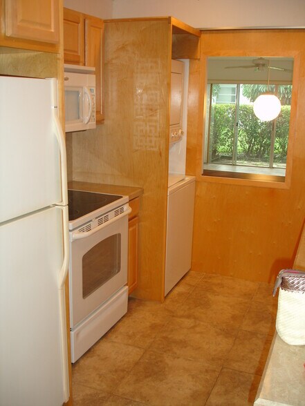 Building Photo - 2381 Papaya Dr