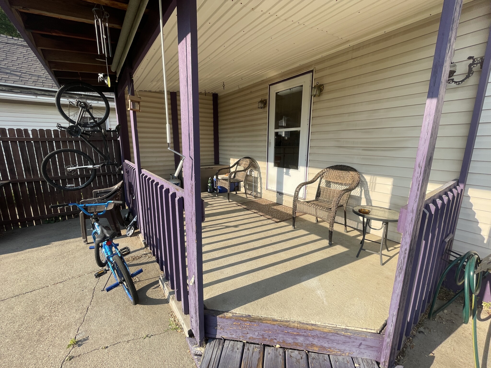 Covered Porch - 322 S 10th St
