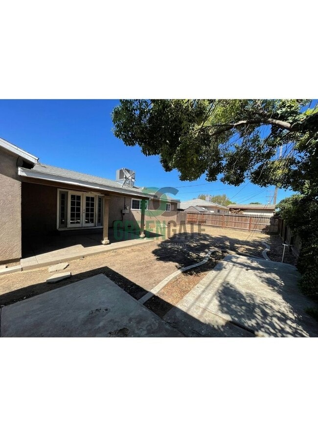 Building Photo - BEAUTIFUL 3 BEDROOM 2 BATH HOME MOVE IN RE...