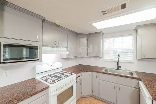 Building Photo - 1508 Norton St