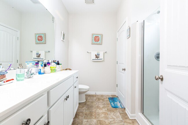 Building Photo - Spacious Home in Barons Bluff North
