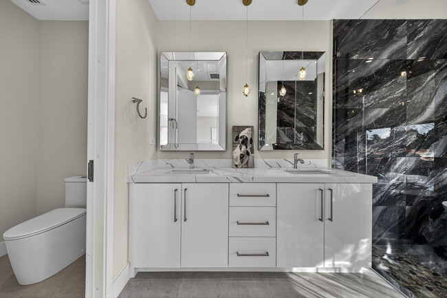 Building Photo - 1121 NE 17th Ave