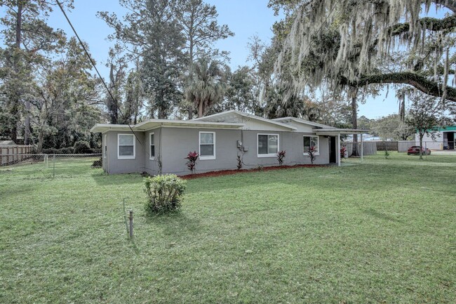 Building Photo - Newly renovated 3 bedroom/1 bathroom home ...