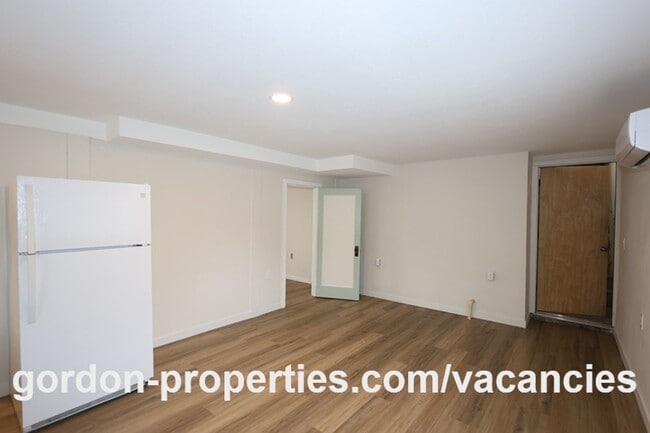 Building Photo - Saint Helens OR - newly renovated 1 bedroom apartment