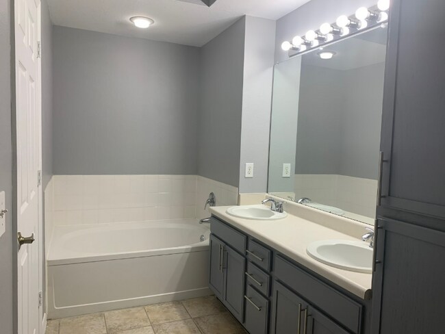 Building Photo - 7915 Preserve Cir