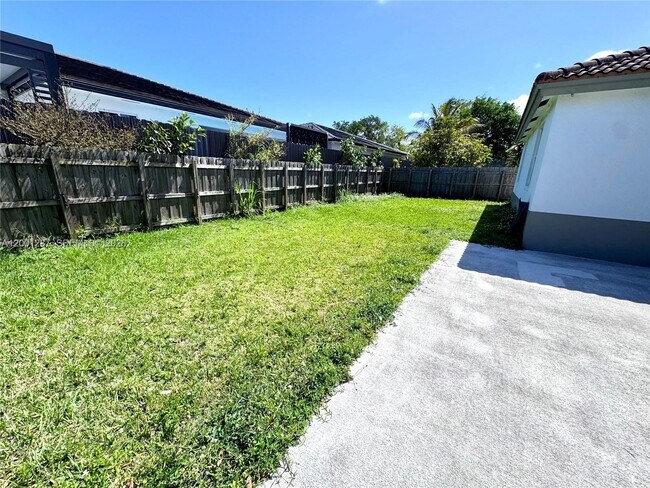 Building Photo - 21405 Ingraham Ave Rd