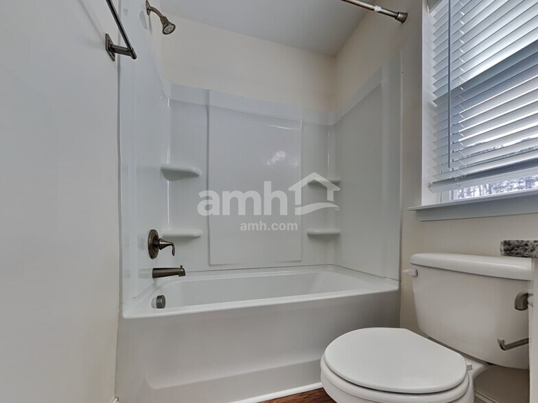 Building Photo - 992 Theodore Rd