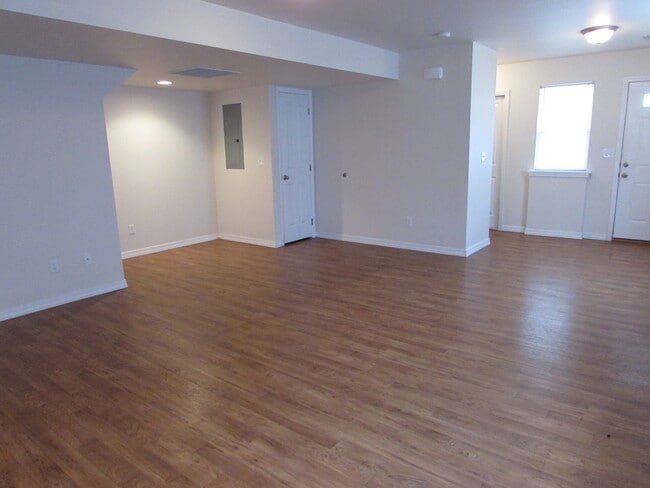 Building Photo - 6185-MF1-E1