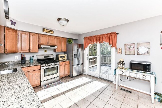 Building Photo - 7245 Worsley Way