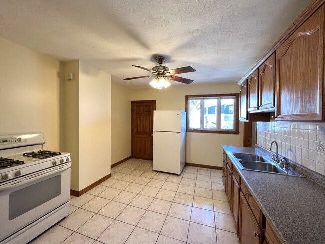 Building Photo - 225 Holland St