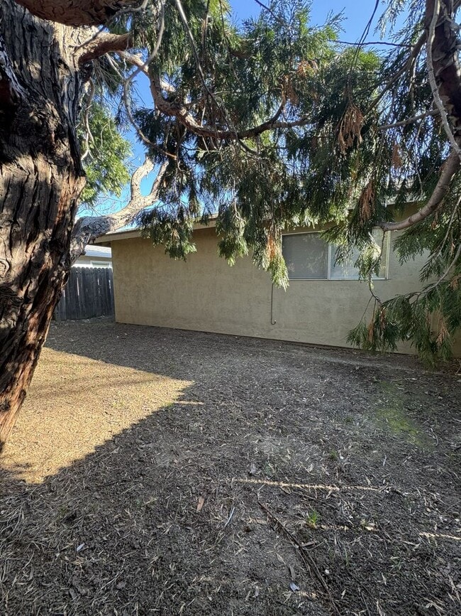 Building Photo - MARCH MOVE IN SPECIAL!! UPDATED 3 BEDROOM DUPLEX IN SACRAMENTO!