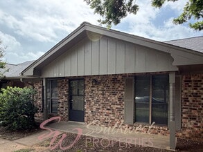 Building Photo - 3 bedroom 2 bath in an excellent neighborhood