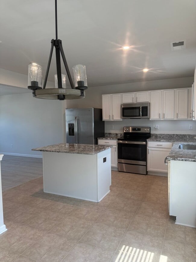 Building Photo - $199 ADMIN FEE WAIVED FOR LEASE STARTING ON-OR-BEFORE 5/1