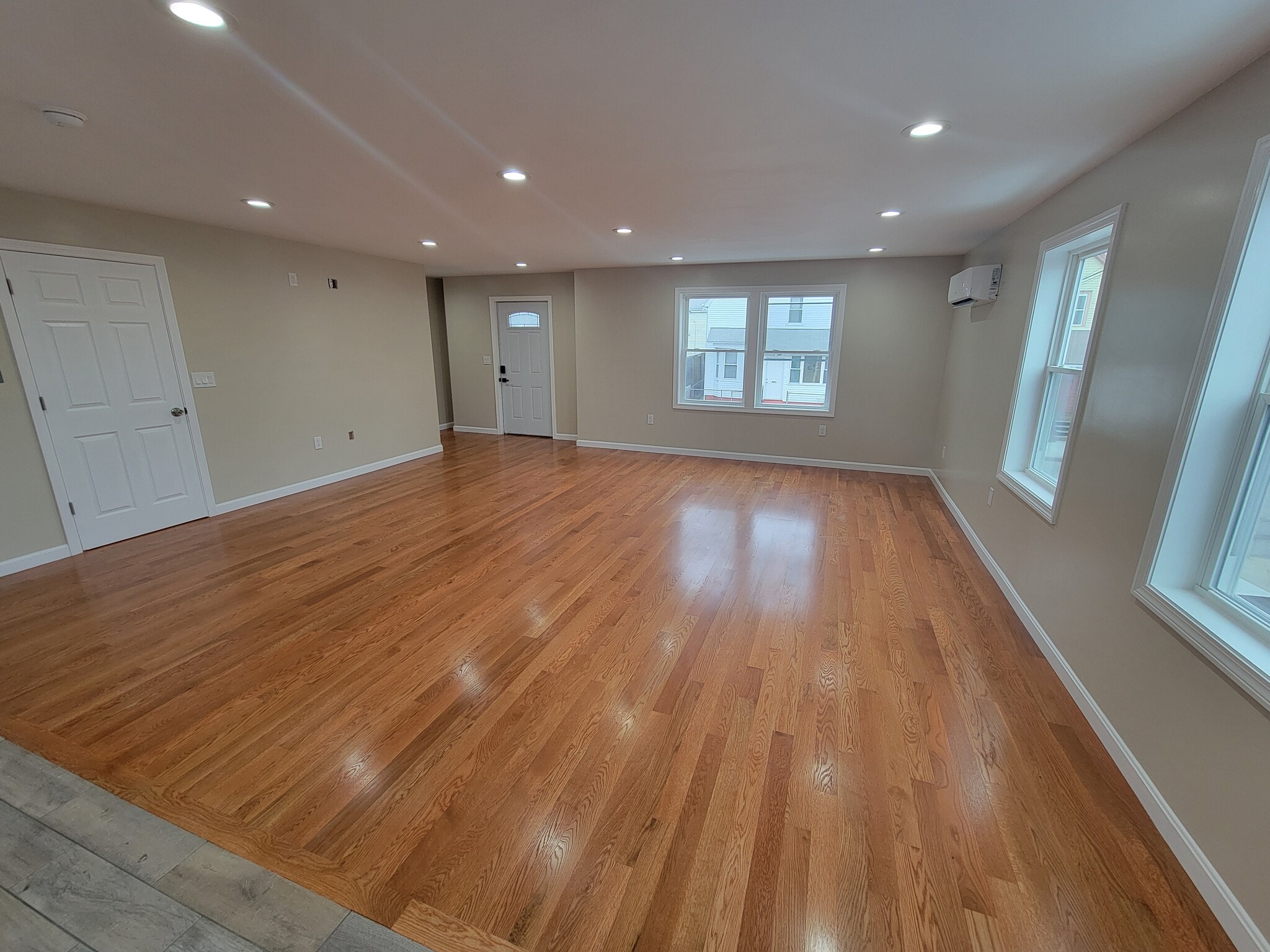 Building Photo - 33 Hamilton St