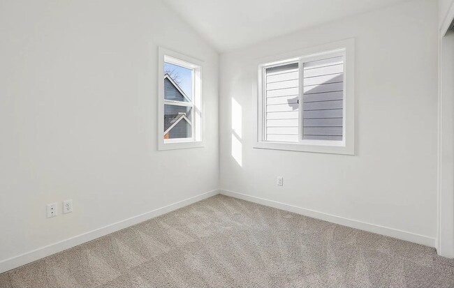 Building Photo - Beautiful Brand New Cottage - Modern Updates - Close to Washington Square