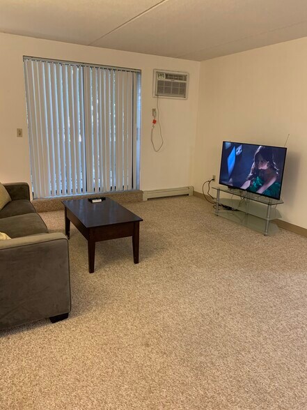 Building Photo - 303 Lowell St