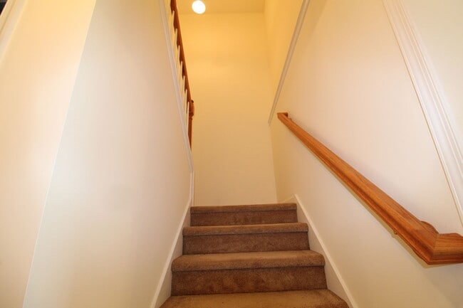Building Photo - 120 Hollen Mill Ct