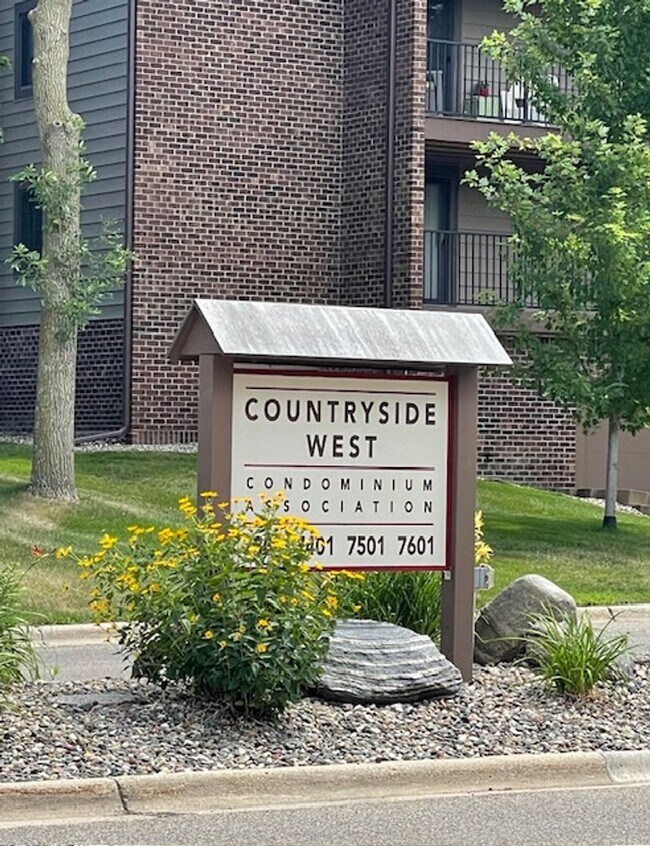 Building Photo - 1 Bed/1 Bath Condo by Hyland Park Reserve!...