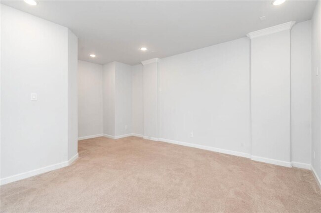 Building Photo - 1303 Gardenia Dr
