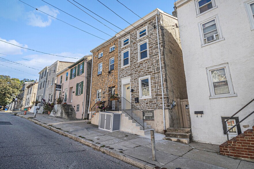 Building Photo - 147 Fountain St