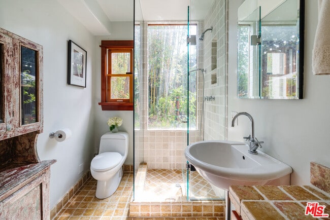 Building Photo - 1311 Maple St