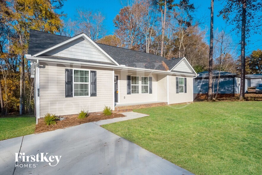 Building Photo - 628 E Ketchie St