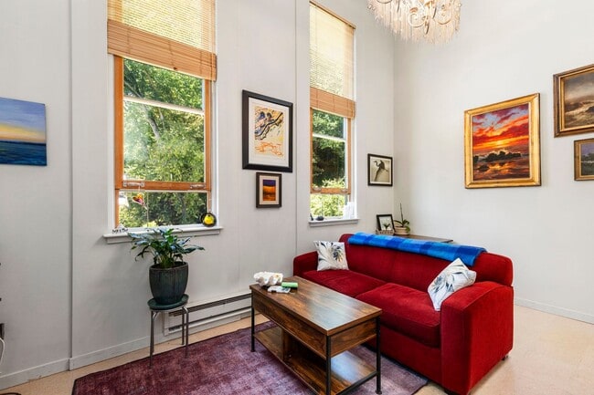 Building Photo - Charming Studio Condo For Rent Downtown Po...