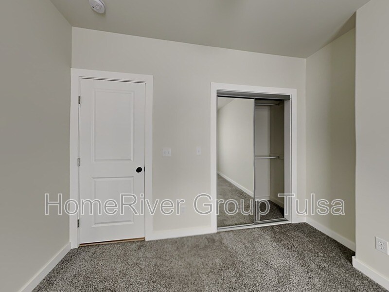 Building Photo - 1305 S Carson Ave
