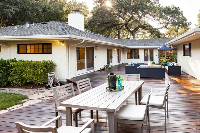 Building Photo - Luxurious Short Term Lease in Atherton: Ov...