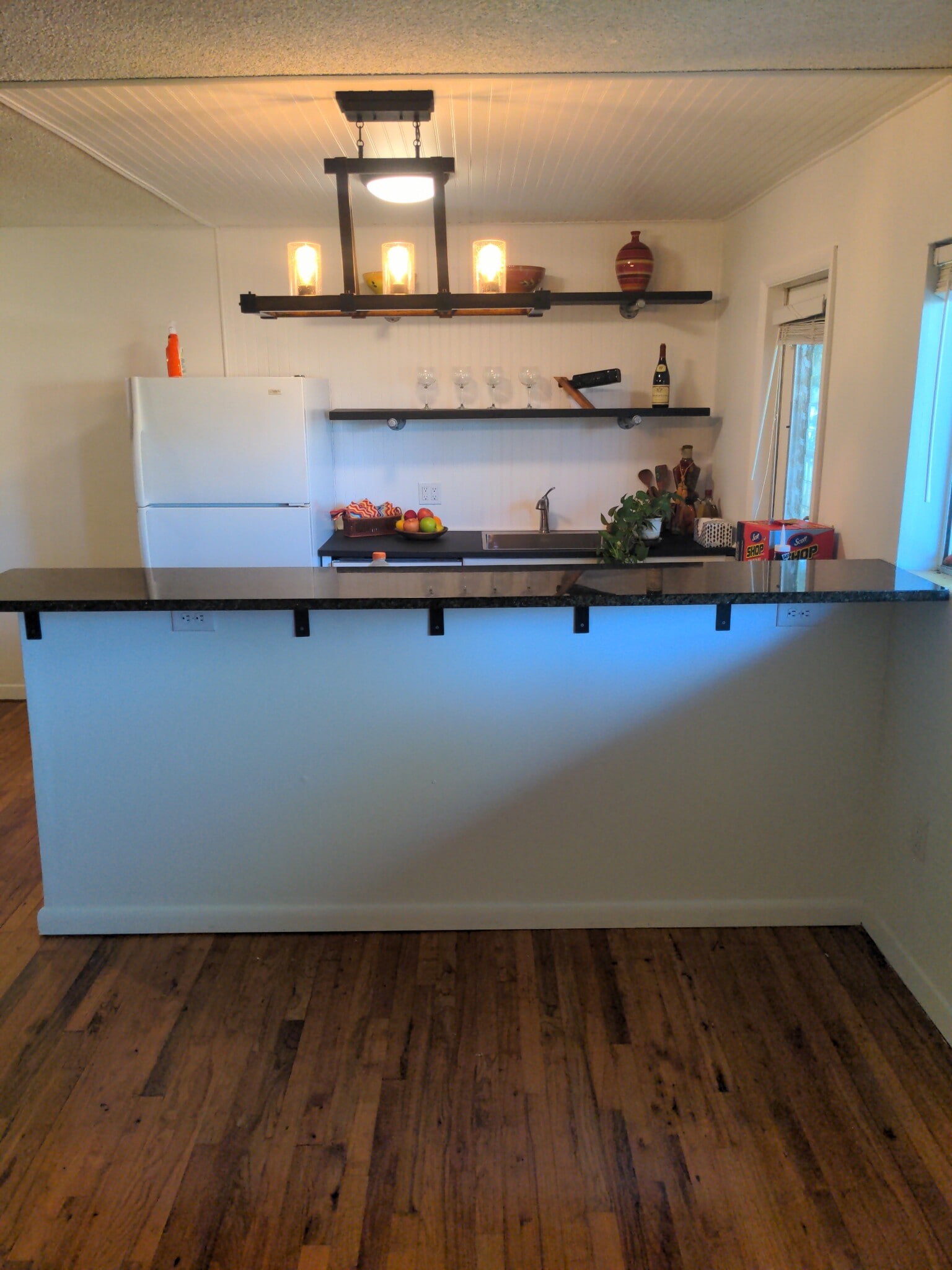 Granite bar 2022 - 320 Lakeview St