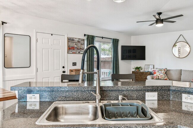 Building Photo - 1168 Bass Blvd