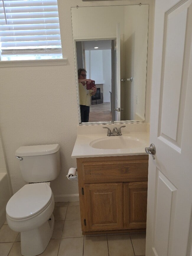 Building Photo - Beautiful house for rent in Folsom 4 bd 3 bath 1920 sq feet