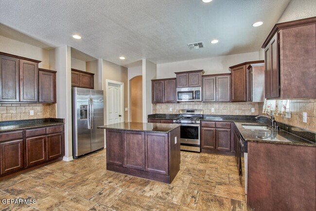 Building Photo - 221 S Stoneside Dr