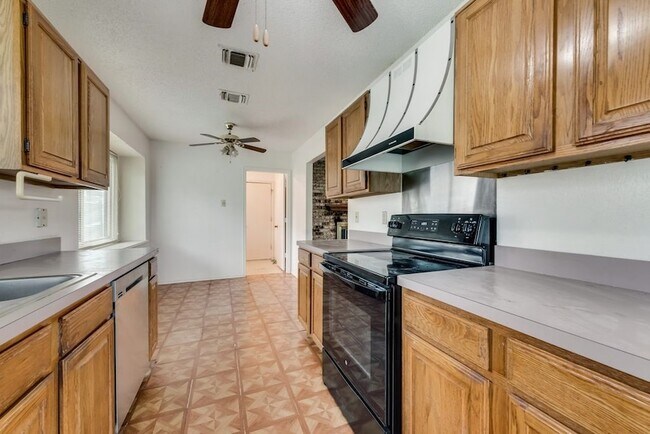 Building Photo - 3702 Lofland Ln