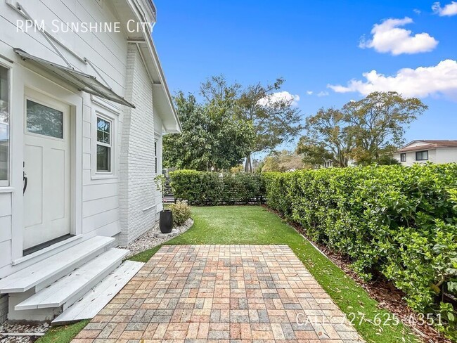 Building Photo - 748 32nd Ave N