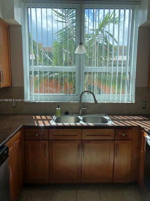 Building Photo - 2000 N Bayshore Dr