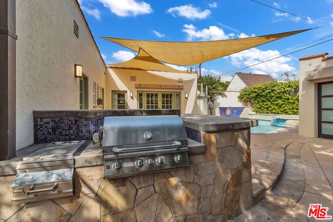 Building Photo - 6131 W 5th St