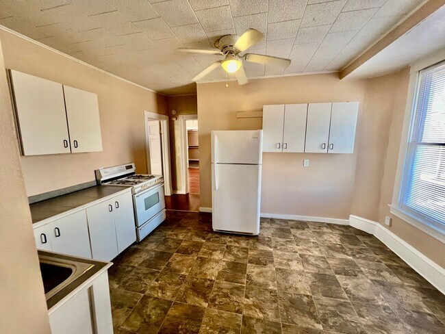 Building Photo - 701 S. Center