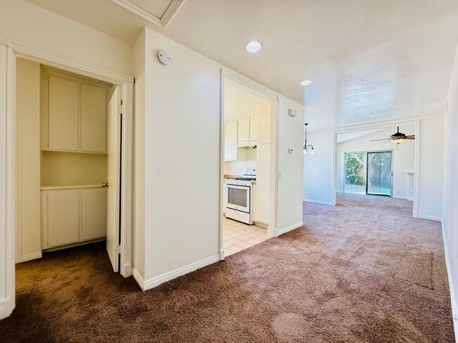 Building Photo - 2711 Nandina Dr