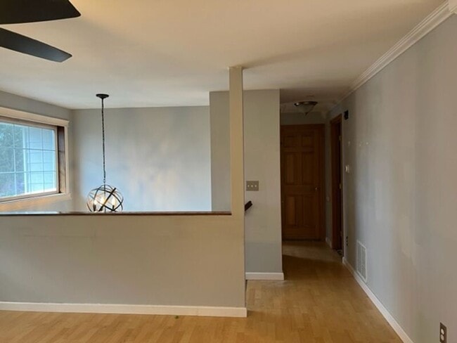 Building Photo - 26525 Fox Hill Dr N