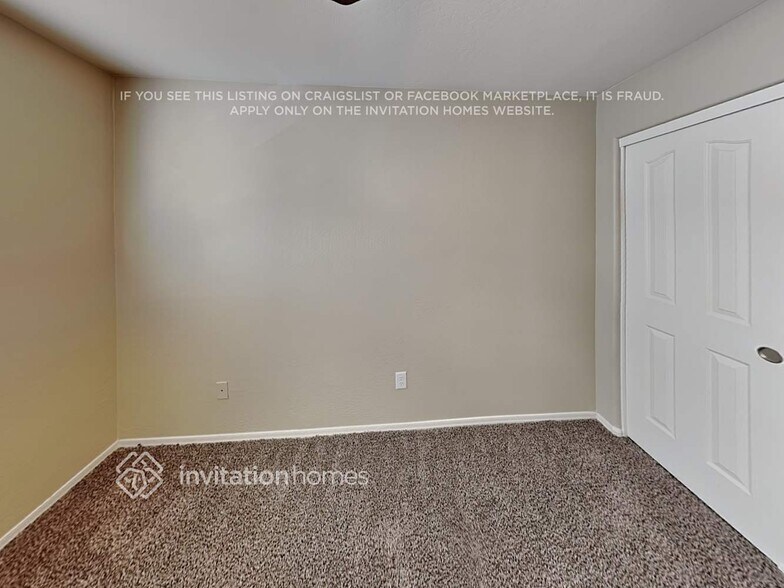 Building Photo - 17412 W Mandalay Ln