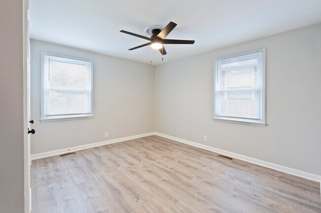 Building Photo - 2502 Sharondale Dr