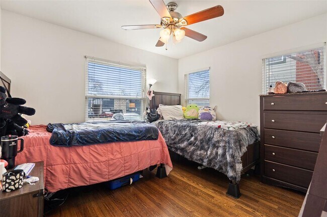 Building Photo - 3504 Speedway