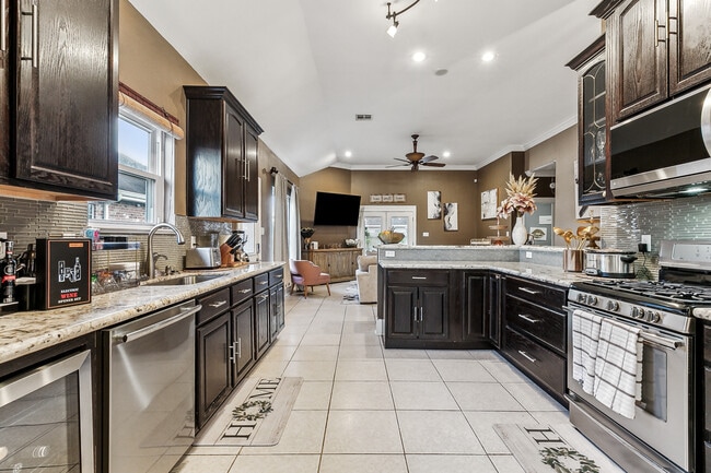 Building Photo - 3525 Van Cleave Dr