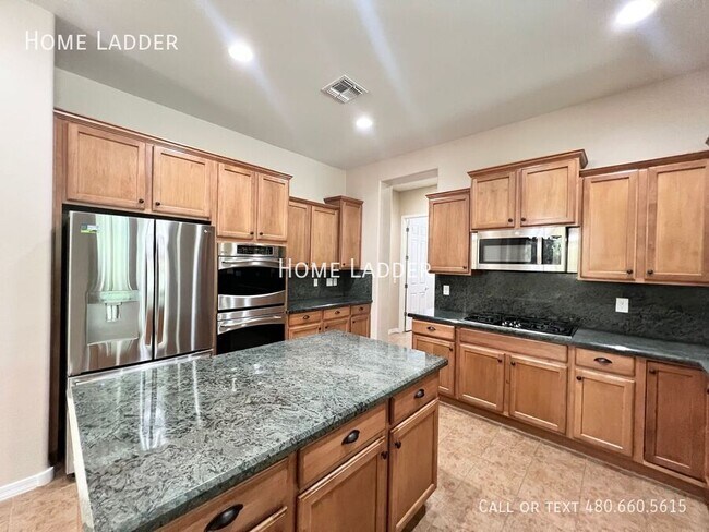 Building Photo - 6491 W Victory Way
