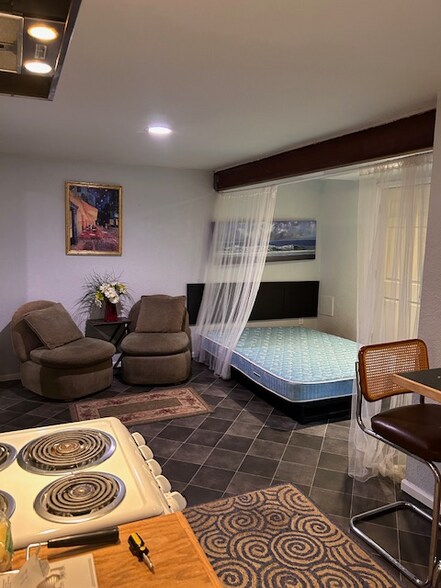 Building Photo - 2002 S Helena St