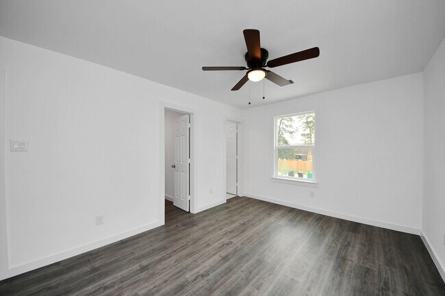Building Photo - 8213 Richland Dr
